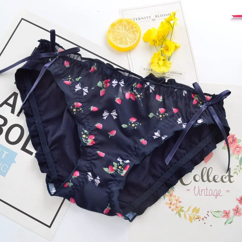 Трусики в японском стиле с клубничным принтом симпатичные милые мягкие