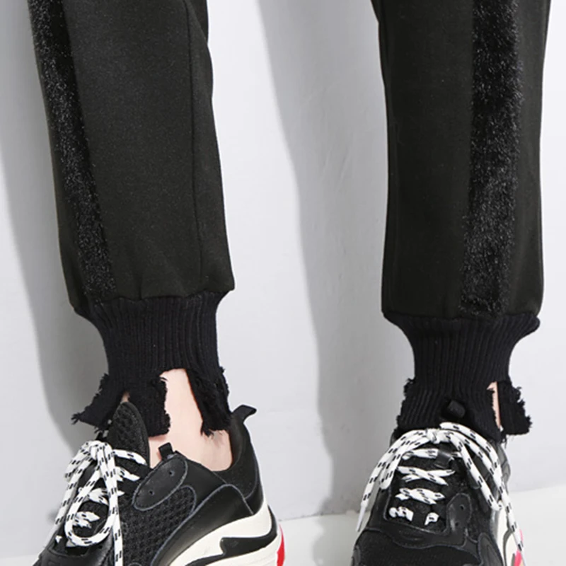 Брюки шаровары TWOTWINSTYLE черные с вельветовой подкладкой в полоску на весну 2020|women