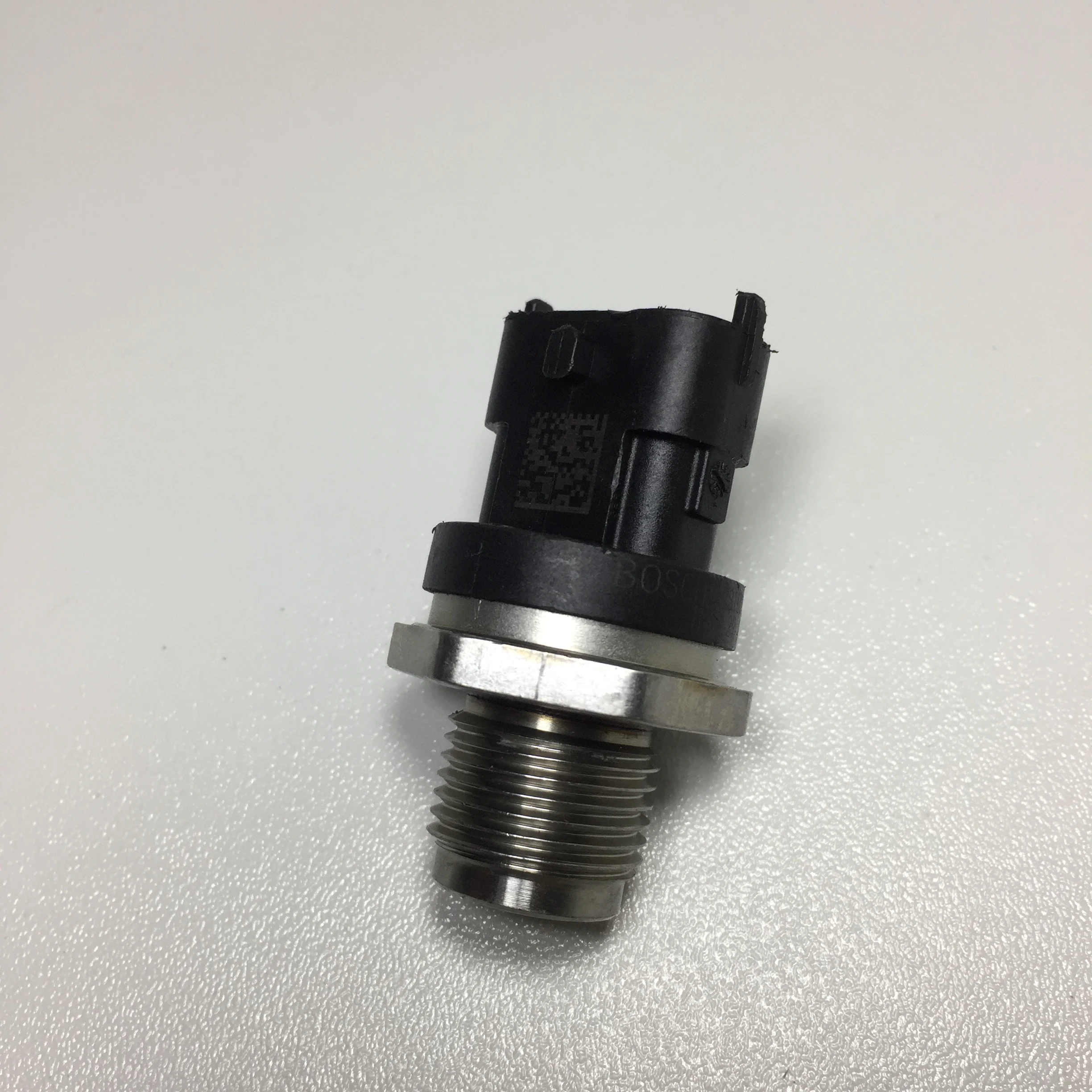 Оригинальный датчик давления топливной рейки OEM 1800 бар 0281002937 0 281 002 937 для VOLVO Iveco Man