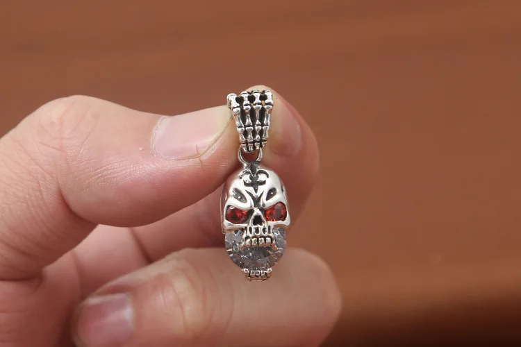 Подвеска в виде черепа из серебра 100% пробы с фианитами | Украшения и аксессуары