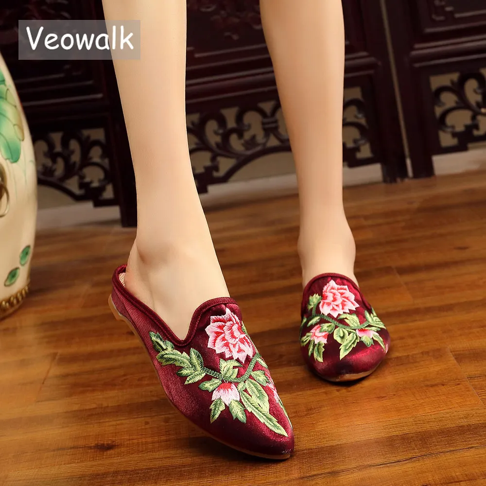 

Veowalk Flowers Embroidered Women Flannel Cotton Mules Slippers Close Pointed Toe All Season Leisure Ladies Comfort Flat Shoes