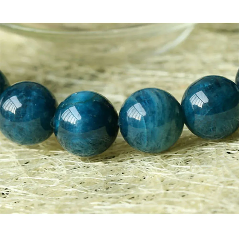 Мужской браслет с натуральным темно-зеленым апатитом растягивающийся из бисера