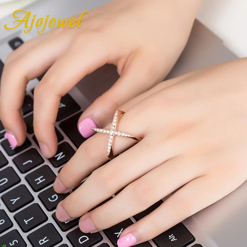 Женское кольцо с микрозакрепкой фианитом|ring jewelry|bijoux fashionbijoux femme |