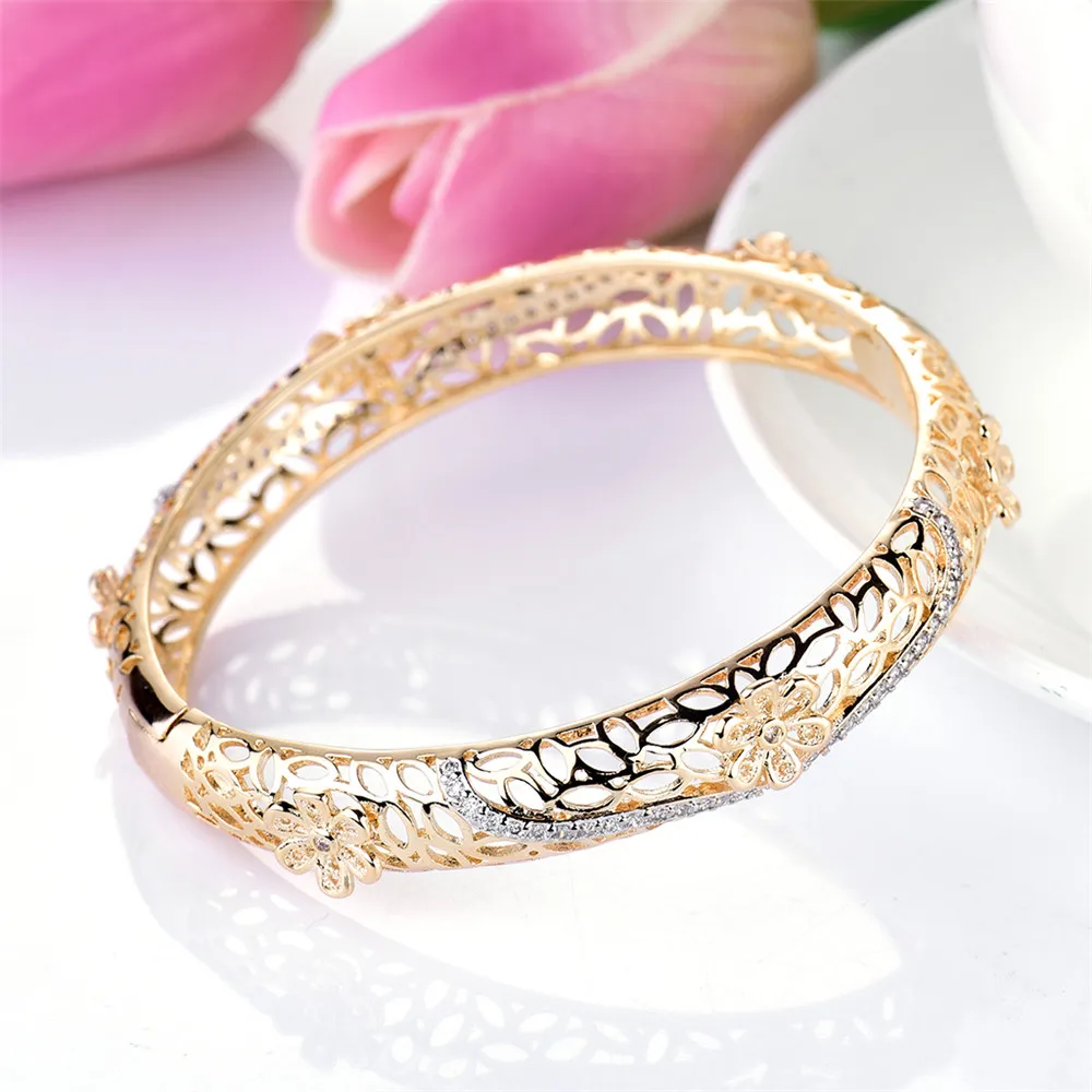 Женский браслет с цветами MOLIAM золотого цвета кристаллами из кубического