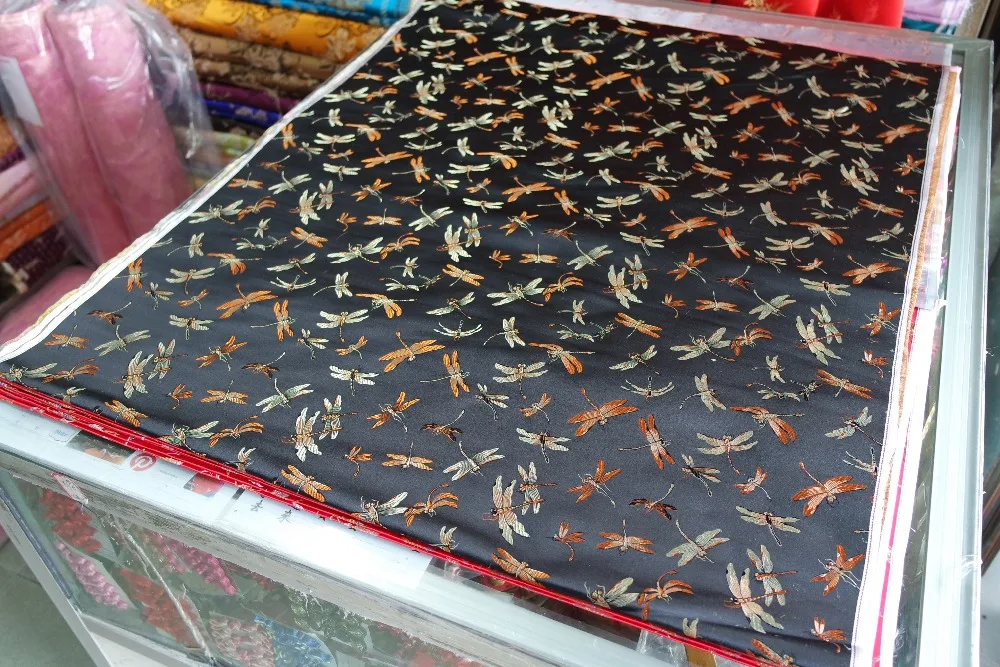 Китайская традиционная шелковая парча черная задняя часть с желтым и золотой