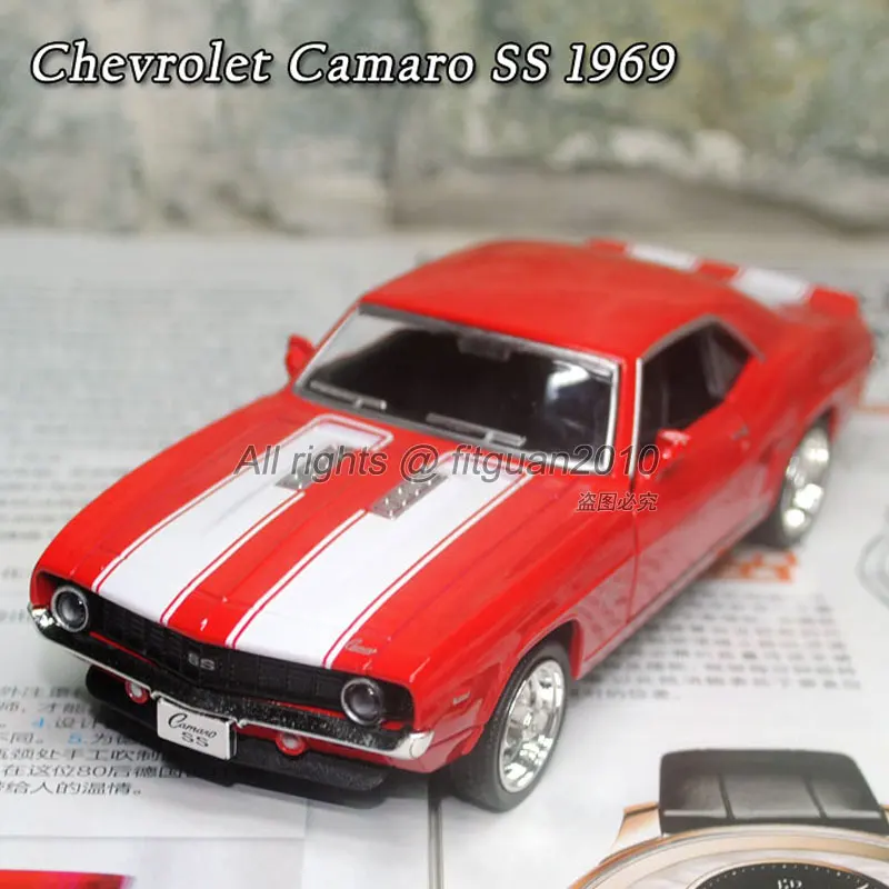 Красный UNI 1/36 масштабные автомобильные игрушки 1969 Chevrolet Camaro SS винтажная литая под давлением металлическая модель автомобиля игрушка для коллекции/подарка/детей - Цвет: Красный