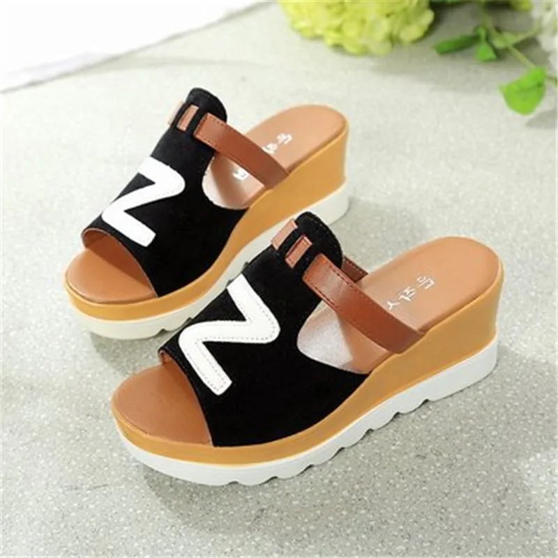 Шлепанцы женские на танкетке пляжные сандалии плоской подошве без застежки