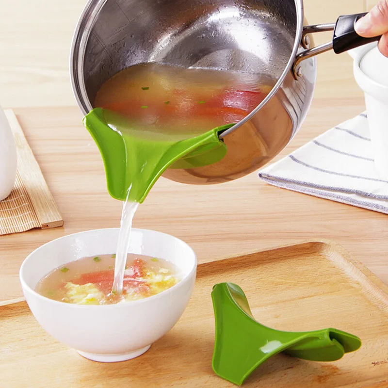 

1PC Anti-spill Silicone Slip On Pour Soup Spout Funnel for Pots Pans and Bowls and Jars Kitchen Gadget Tool OK 0258