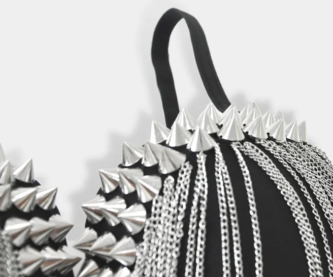 Черный яркий металлический бюстгальтер с кисточками и эффектом пуш-ап