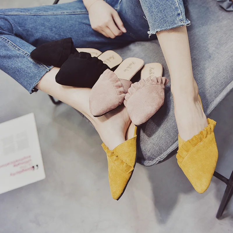 Вьетнамки для зрелых женщин; повседневные шлепанцы с цветочным рисунком; Вьетнамки; женские низкие шлепанцы с закрытым носком; летние женские туфли из флока с острым носком на плоской подошве для отдыха