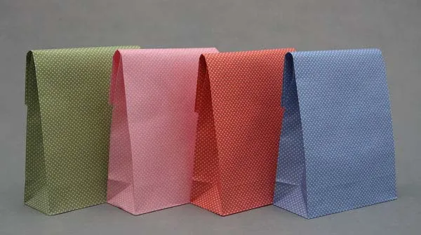 

Free ship!50pc!BIG SIZE,32x18x7.5cm, Kraft Polkadot paper bag,Gift paper shopping bag,pencil bag,Wholesale price