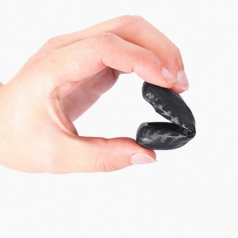 Пульт дистанционного управления из углеродного волокна с держателем для ключей