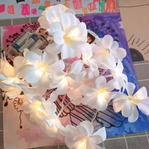 Белый фиолетовый ткань frangipani с цветочным рисунком для свадебных торжеств светодиодный индикатор заряда батареи, Плюмерия, гирлянда, вечерние, Рождество, в спальню 1/2/3/4 м - Испускаемый цвет: White