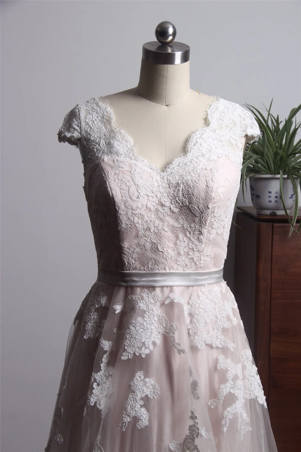 Новая мода 2018 выпускные длинные платья с v образным вырезом кружевные аппликации