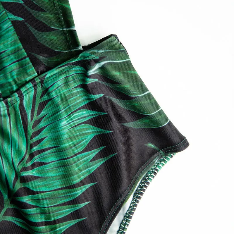 Летний женский купальник с принтом зеленых листьев закрытый коротким рукавом