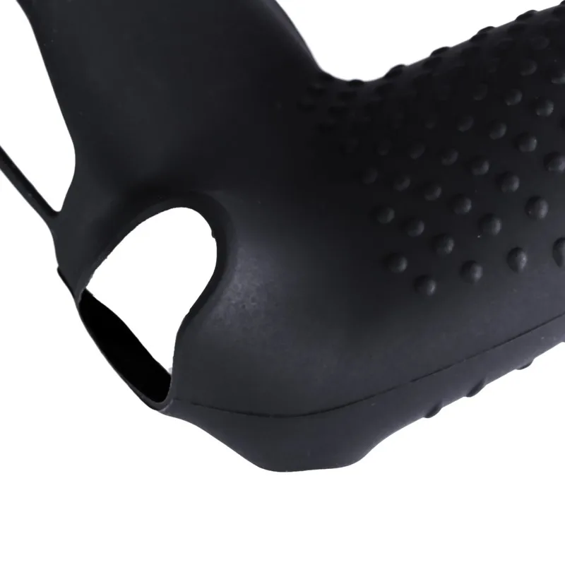 Силиконовый чехол накладка с ремешком на запястье резиновый нескользящий для