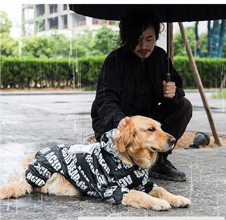 Плащ для большой собаки с водонепроницаемыми лапками, с капюшоном, прозрачным, с надписью, для выхода на дожде.