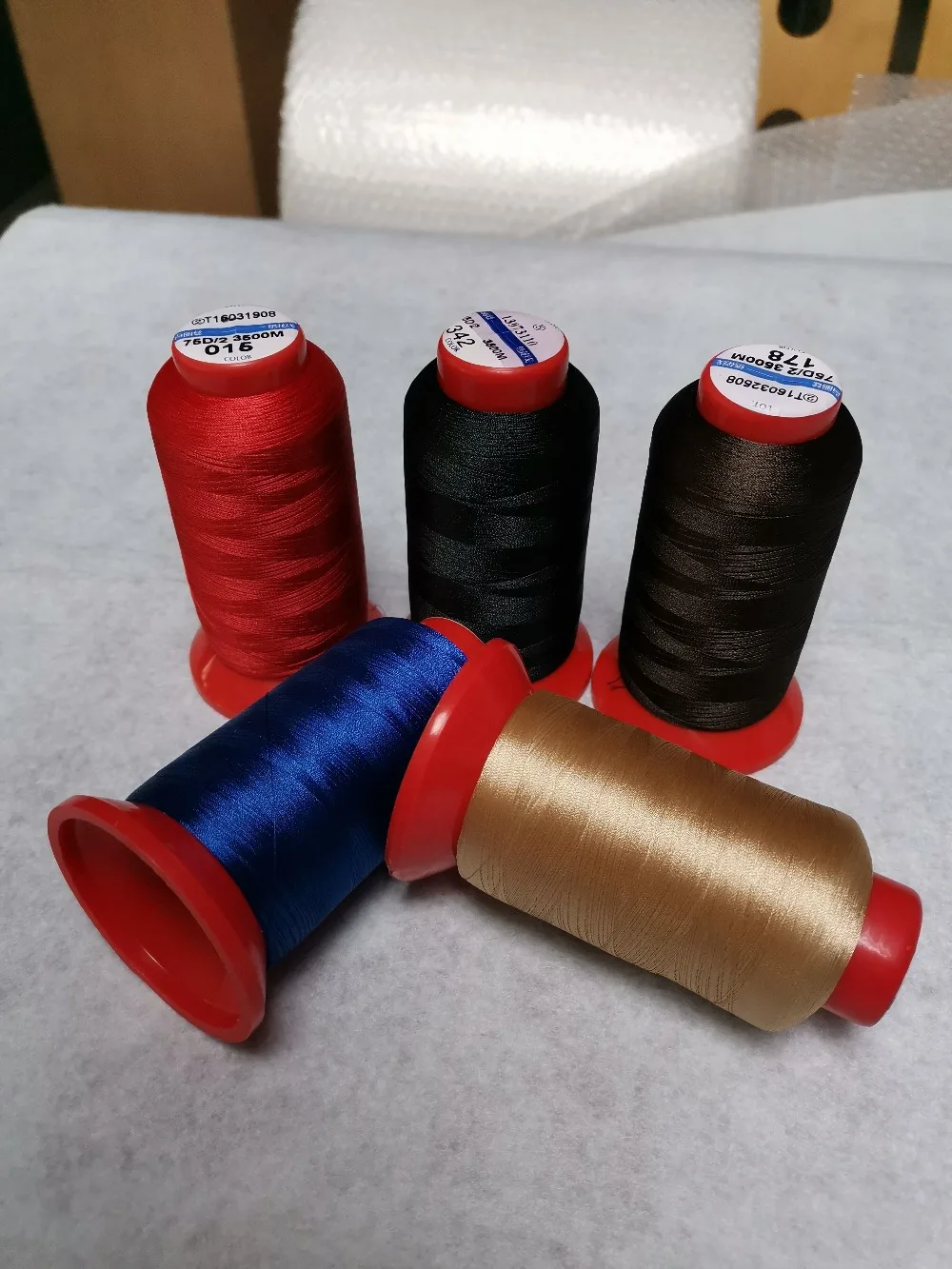 Швейная нить Simthread75D/2 большая катушка из 100% полиэстера 3000 метров 5 цветов в