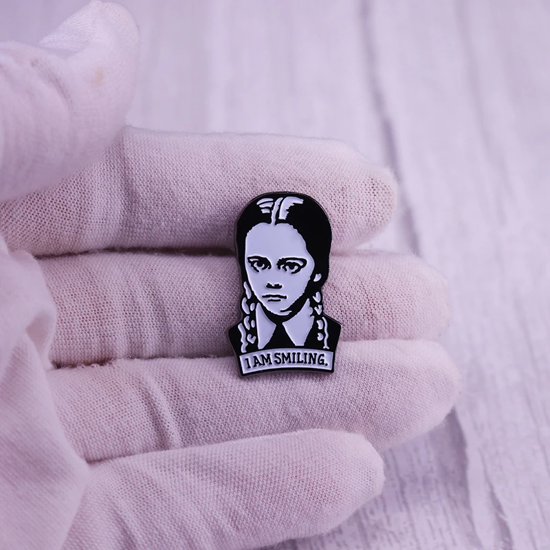 Деди Аддамс пин|Броши| |