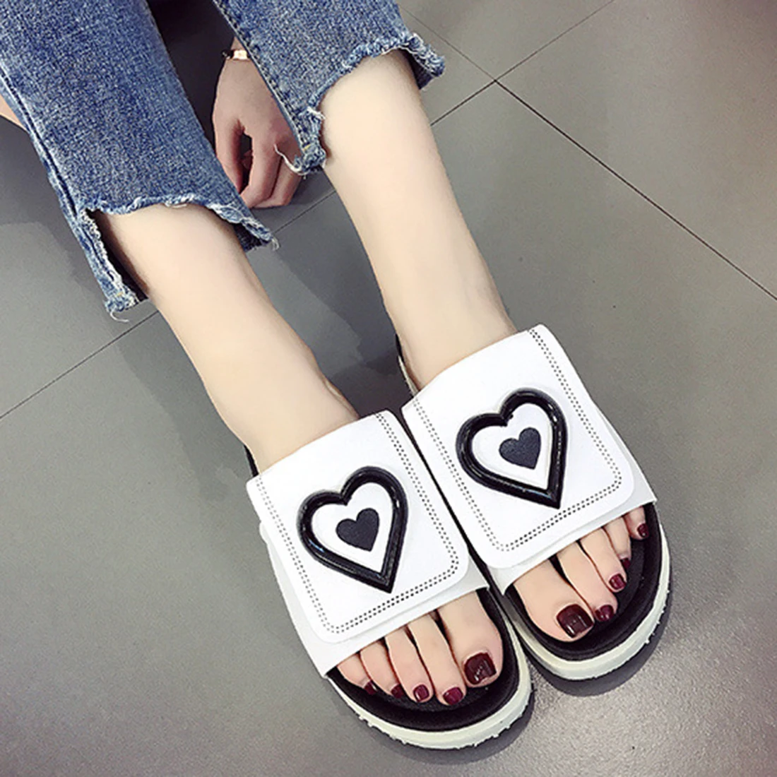 Новый бренд высокое качество женские шлепанцы Любовь Сердце Slip On Sandalias Mujer