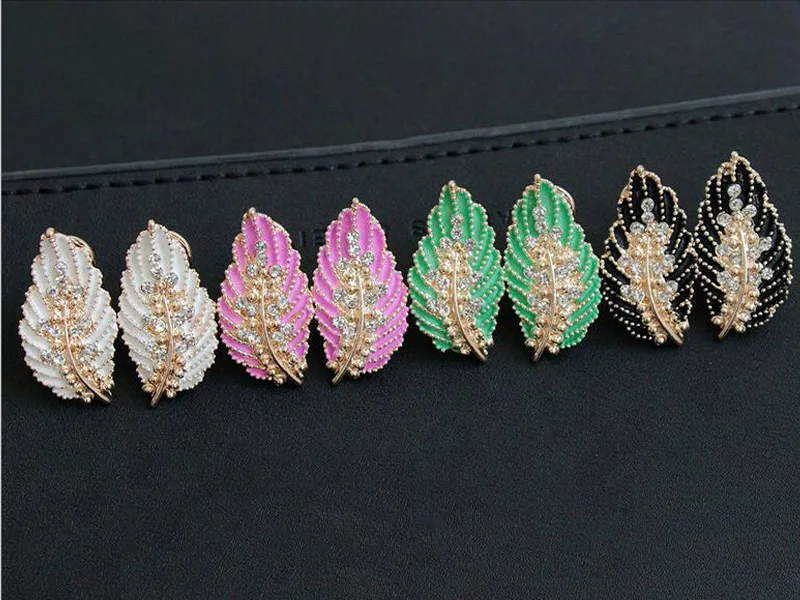 Одна пара роскошные стильные женские серьги гвоздики с золотистыми