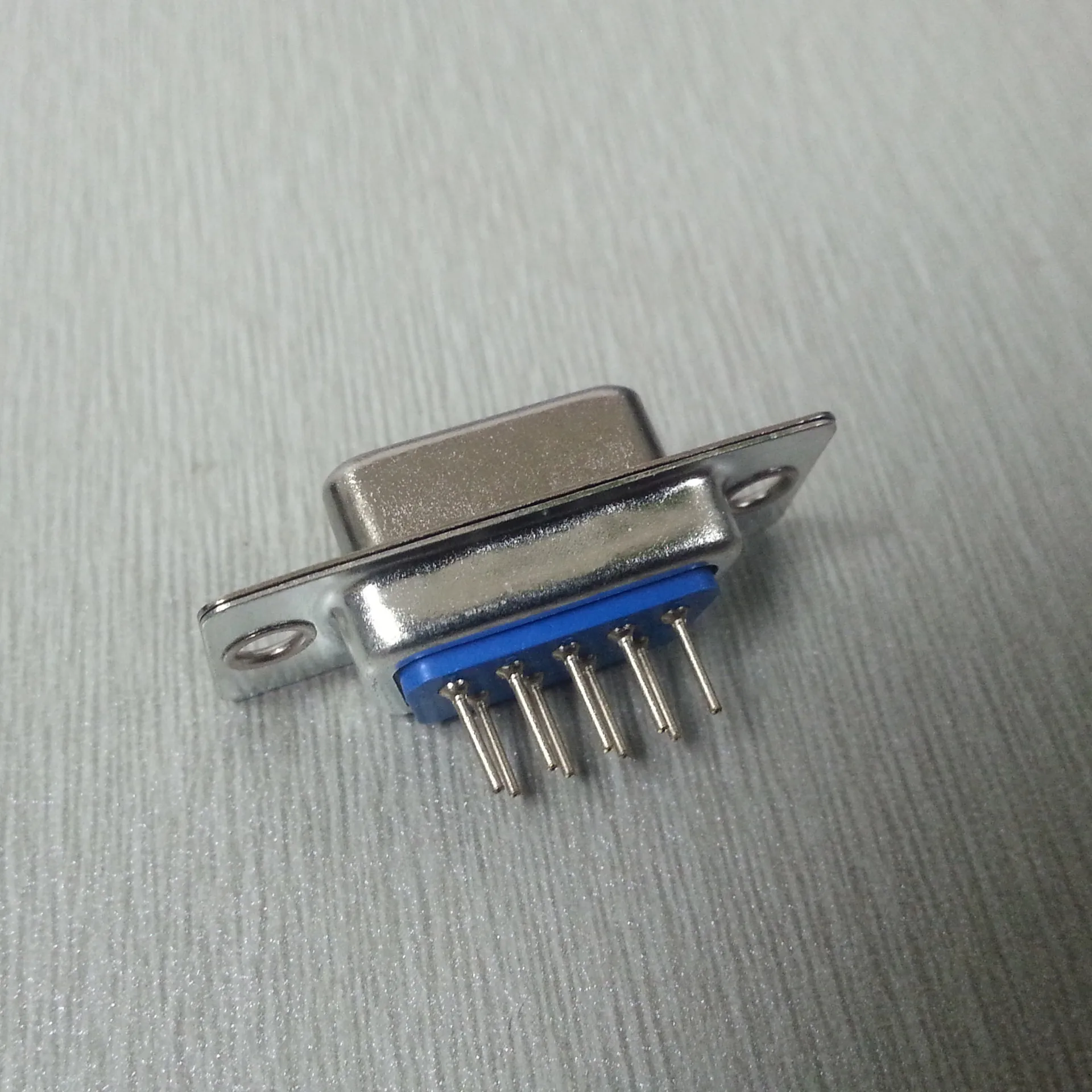 10 шт. разъем типа PCB D Sub с внутренней вставкой и отверстием для отверстия DP9