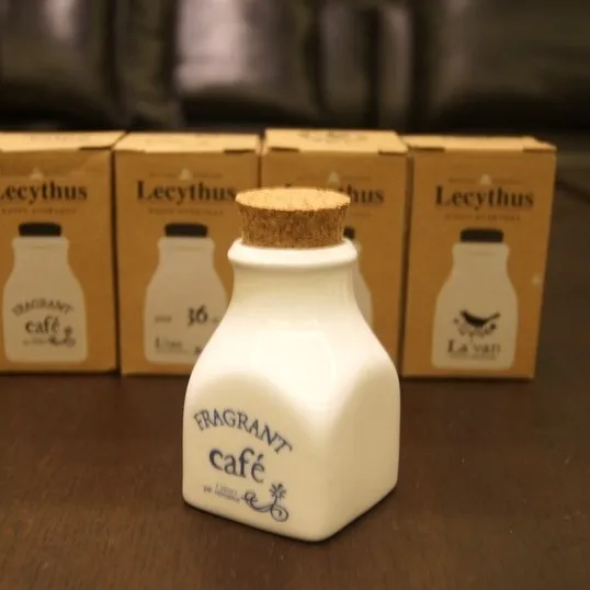 Милая фарфоровая банка для конфет/приправ с деревянными крышками кухонная