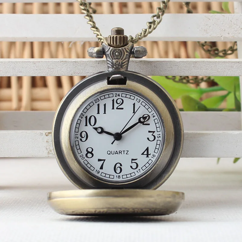 Classic animation &quotsummer eye friends account&quot quartz watch high school clamshell digital pocket | Наручные часы