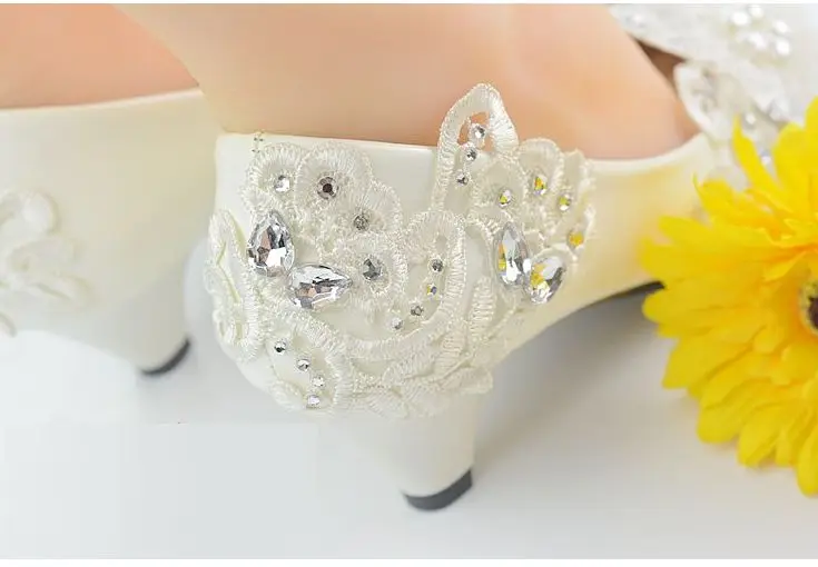 Женские туфли на среднем каблуке 4 5 см цвет слоновой кости PR1848 стильные кружевные