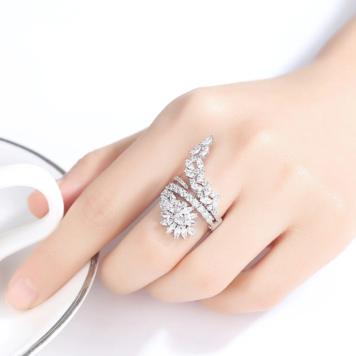 Белые Позолоченные регулируемые открытые кольца на палец с кубическим цирконием