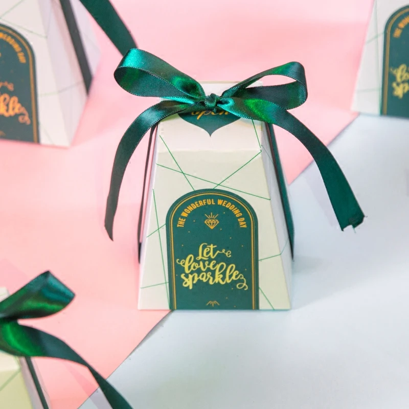 Коробка для конфет Свадебная трапециевидная с бантом и лентой в европейском