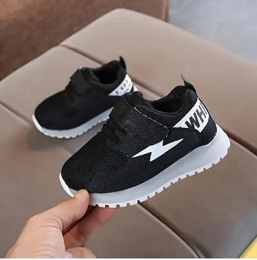 style 1 Детские легкие сверкающие туфли для мальчиков и девочек, сетчатые дышащие спортивные туфли, Детские светящиеся светодиодные модные кроссовки - Цвет: style 1