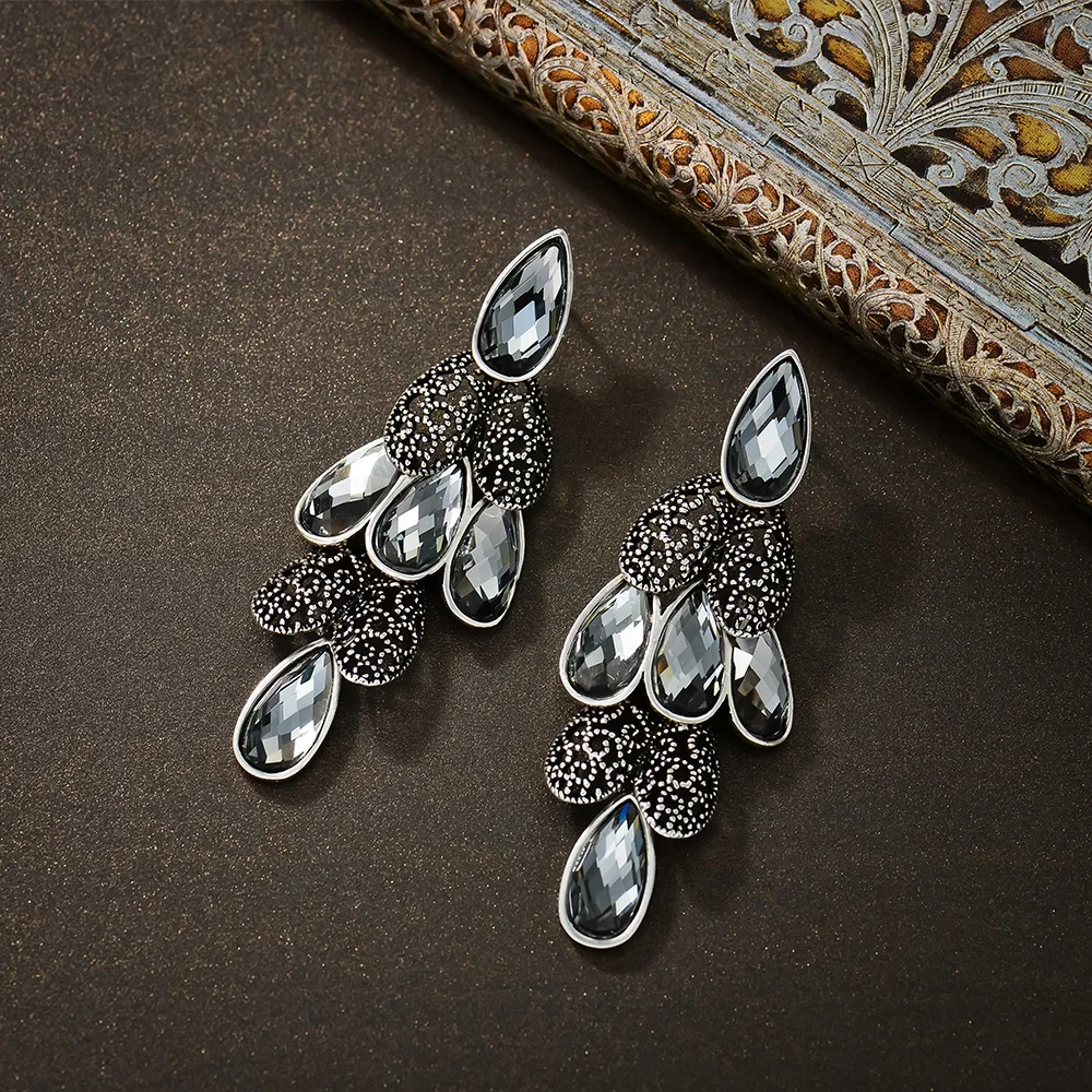Viennois Antique Silver Color Women Hollow Out Earrings Black Rhinestone Vintage Crystal Drop On. (Виенноисская серебристая цвета женская серьга с вырезом, черным ринестоном, винтажным кристаллом, в стиле капля)