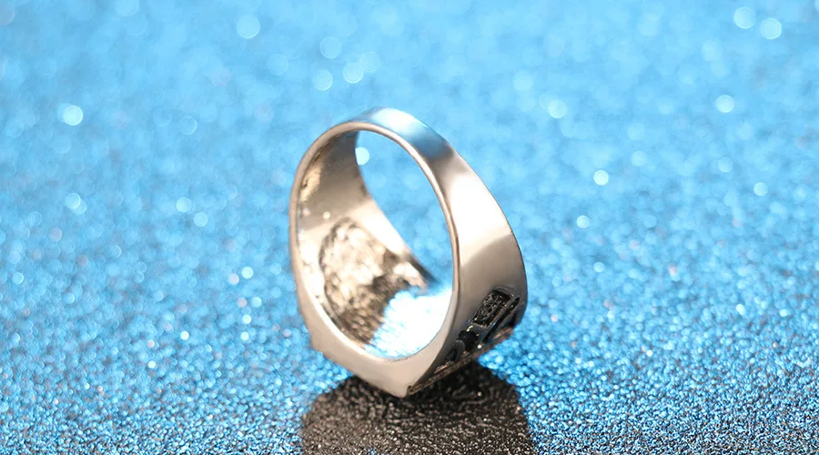 Кольцо мужское с черным камнем серебристое/золотистое размеры 7-10 | Украшения и