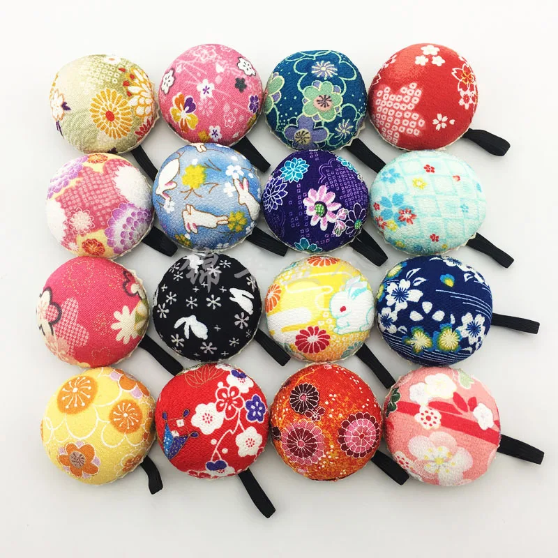 

DONYAMY 1Pc DIY Hand Wrist Needle Pad Cute Pincushions Cut clothing Tool Bead Needle Cushion