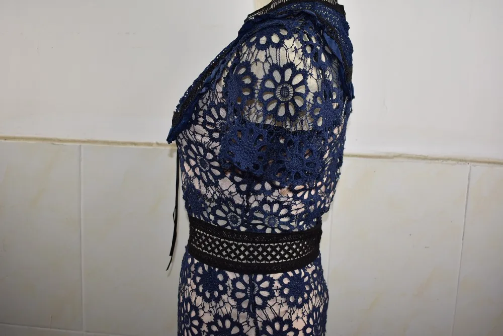 Фото 2019 Newest Europe Runway Lace Hollow Out Womens Mini Dress Vestidos Bodycon Short-Sleeve High Quality Self Portrait Dresses Женская 2019 Newest Europe Runway Lace Hollow Out Womens Mini Dress Vestidos Bodycon Short-Sleeve High Quality Self Portrait Dresses Женская