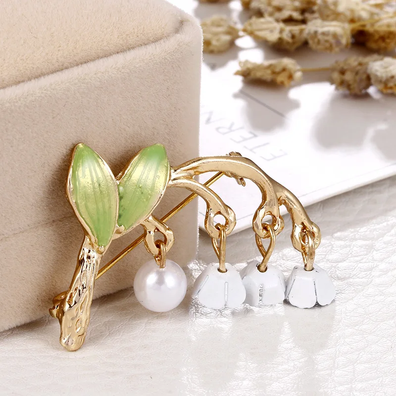 Linnor Lucky Fresh Lily of the Valley броши булавки эмаль цветок с зеленым листком сплав золота