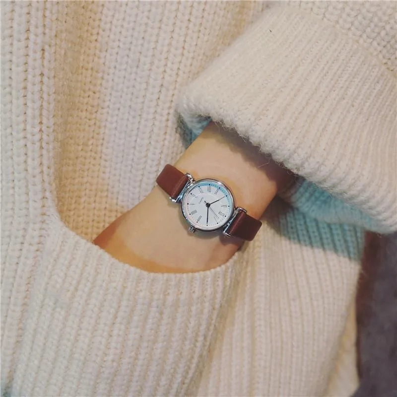 Изысканные маленькие женские модельные часы Ретро кожаные Лидирующий бренд