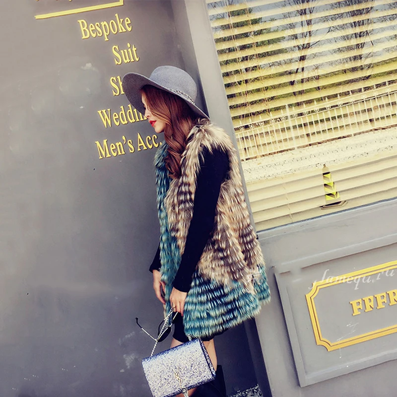 Женский жилет из лисьего меха LVCHI двухцветный Меховой с круглым вырезом весна