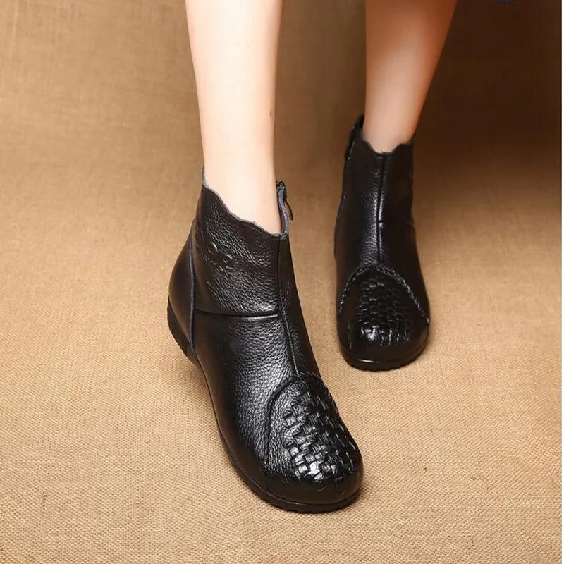 

Winter mother cotton shoes Genuine Leather Flat Ankle Boots plus velvet Soft Casual Boots Women Warm Snow Boots