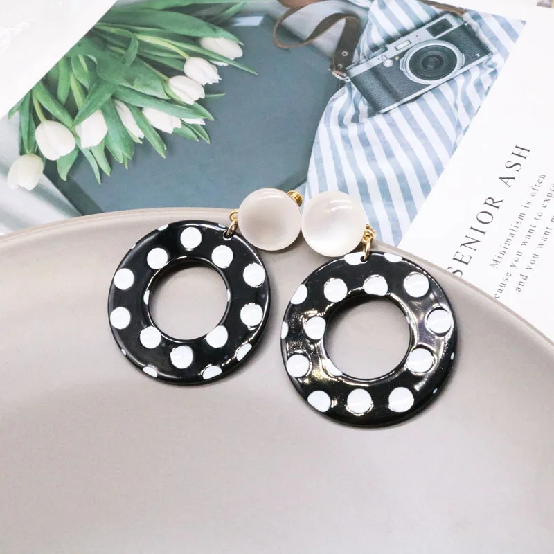 

Black And White Dot Round Resin Clip Earrin