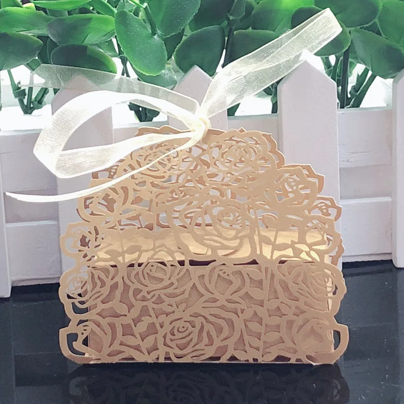 Gold 50 шт. Роза и цветок Лазерная резка полые каретки Сувениры Коробка подарок коробка сладостей с лентой Baby Shower Свадебные вечерние принадлежности - Цвет: Gold