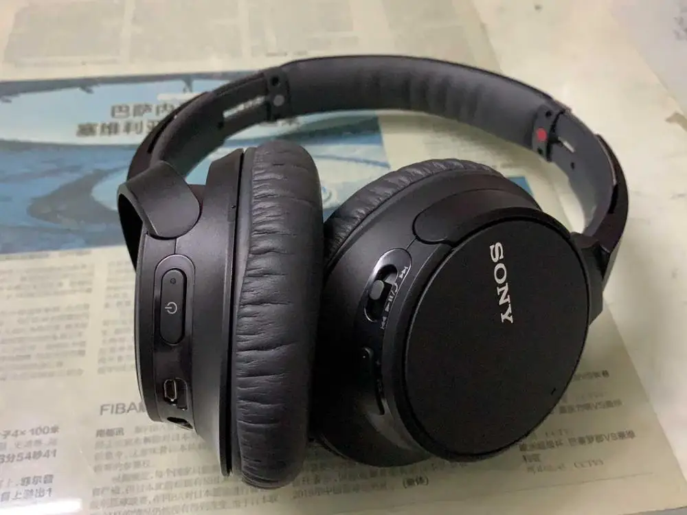 Б/у SONY CH700N Беспроводной Bluetooth Шум шумоподавления наушники WH 98% Новый|Наушники и