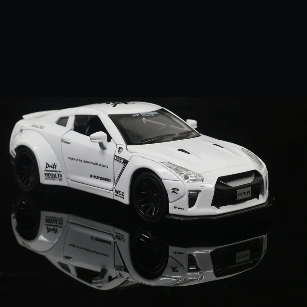 1:32 Nissan GTR, модель автомобиля из сплава, звук и светильник, оттягивающийся автомобиль, литье под давлением, электронные игрушечные машинки, подарок на день рождения