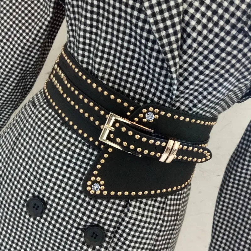 

New France 2018 new metal waist waist lady belt European and American belt skirt rivet coat