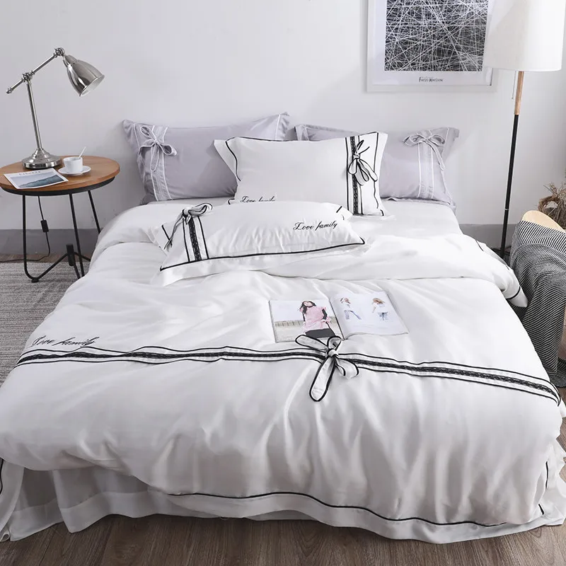 Комплект постельного белья из 4 предметов с вышивкой бело серого цвета|Комплекты