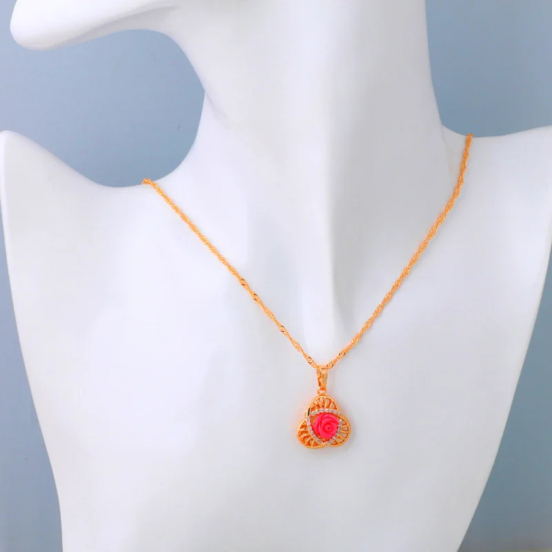 Изящные розовые ожерелья и кулоны розового цвета с цирконием в тон желтого