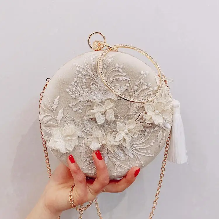 Fashion Wild Ladies Clutch Bag Chain Shoulder Bag Embroidered Ladies Messenger Bag New Tassel Small Round Bag A789 - Цвет: Белый