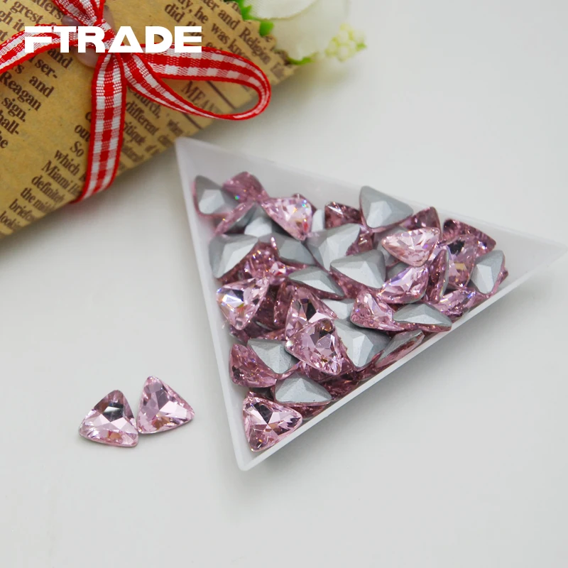 Светильник розовый кристаллический стеклянный точечный задний трехугловой