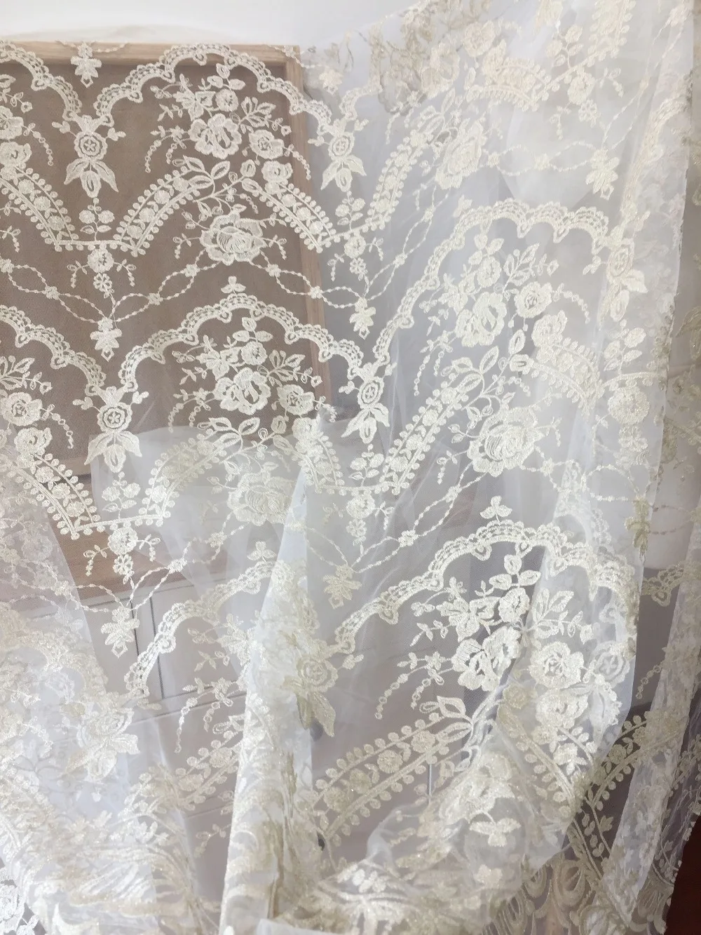 

1 Yard Vintage style gold thread embroidery tulle lace fabric for coustumes design, couture dress, women lace 140cm wide